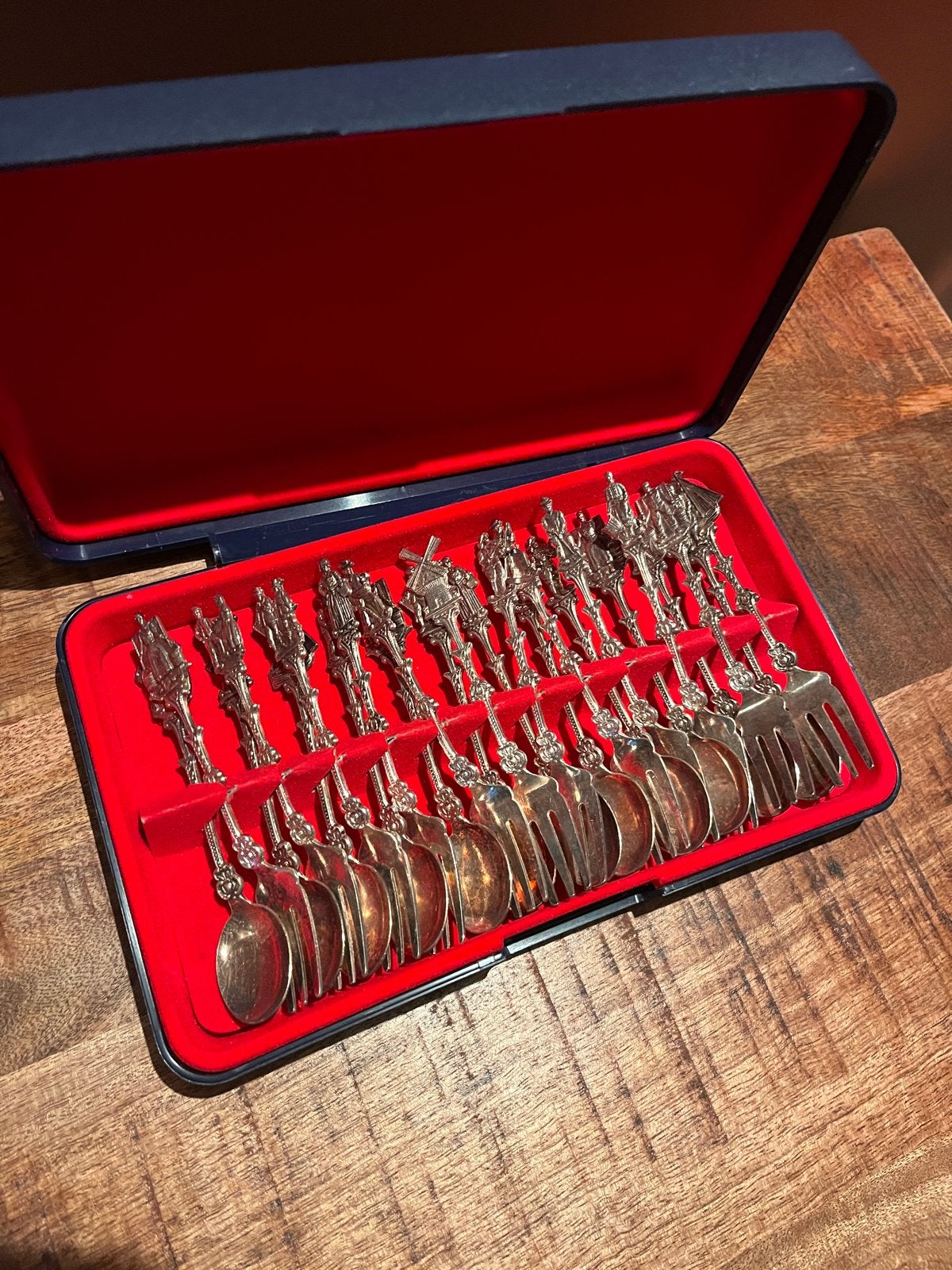Vintage verzilverd besteksetje met Nederlandse motieven, Antiek en Kunst, Antiek | Bestek, Ophalen