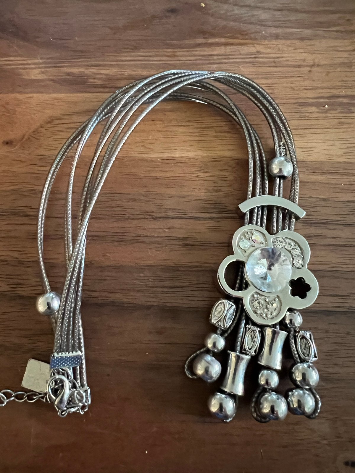 Zilverkleurige ketting met bloemhanger en strass, Overige materialen, Gebruikt, Ophalen of Verzenden, Zilver