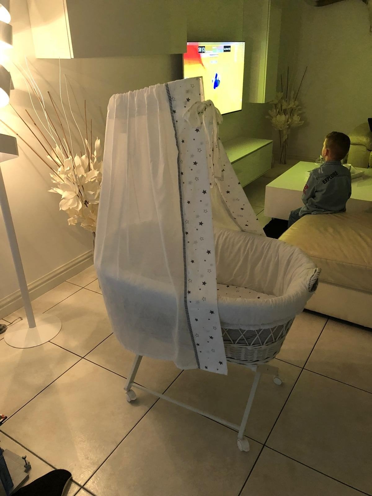 Witte wieg met sterrenpatroon en hemeltje, Kinderen en Baby's, Babywiegjes en Ledikanten, Ophalen, Zo goed als nieuw, Wieg