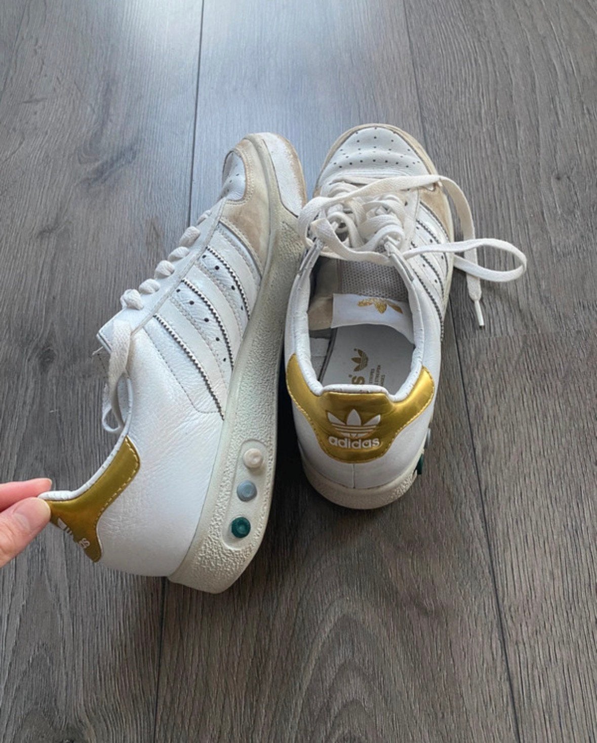 Wit/gouden sneakers - vintage Adidas - maat 42, Ophalen of Verzenden, Zo goed als nieuw, Wit