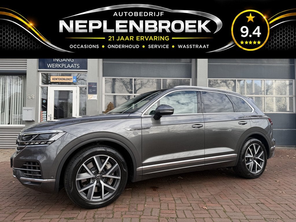 Volkswagen Touareg 3.0 TSi eHybrid 4MOTION km 48.000 nap 1e, Auto's, Automaat, Gebruikt, 2327 kg, Leder