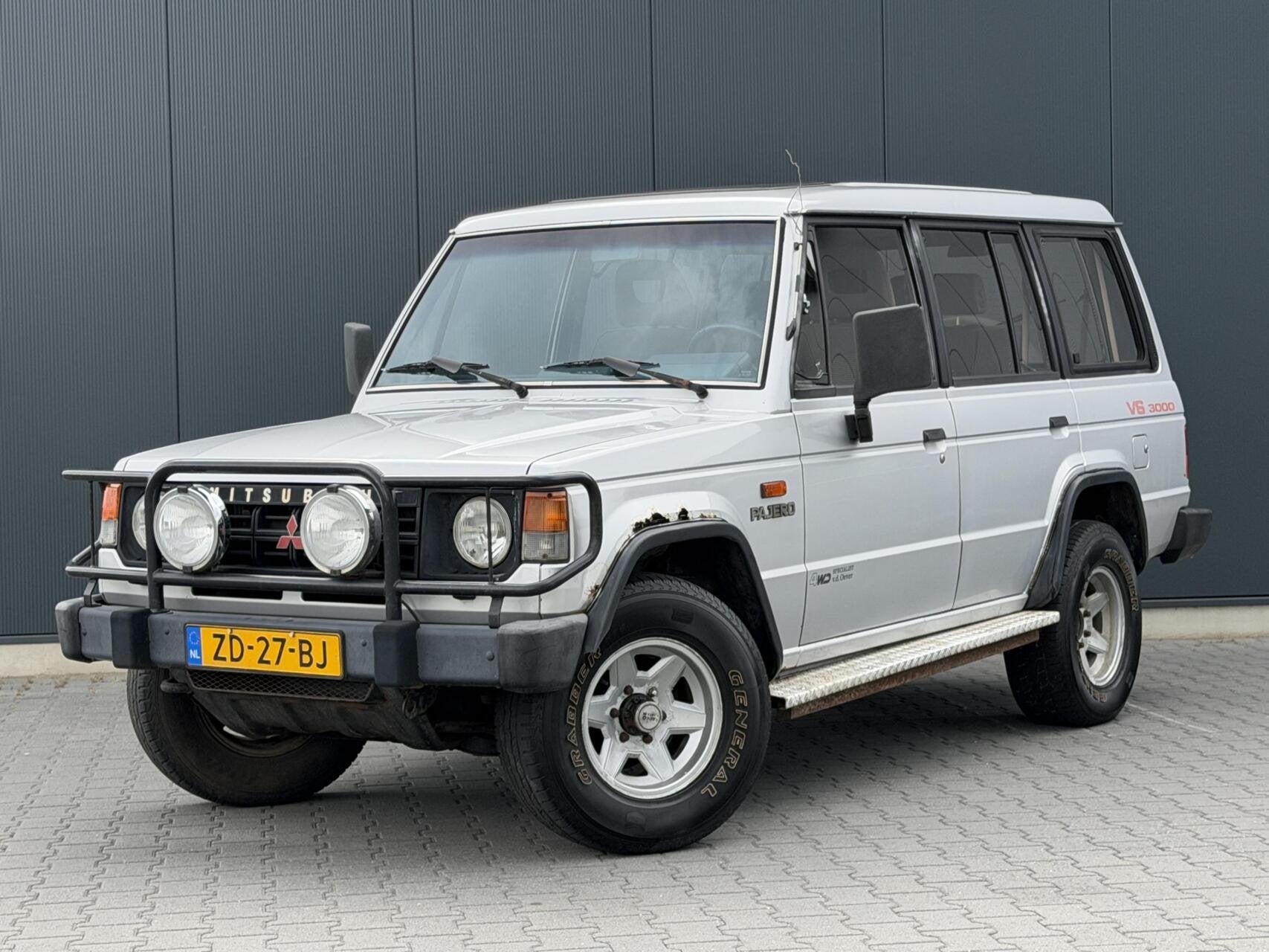 Mitsubishi Pajero 3.0 V6 Long Body 7-Persoons - APK 12-2027, Auto's, Stof, Gebruikt, Zwart, Bedrijf