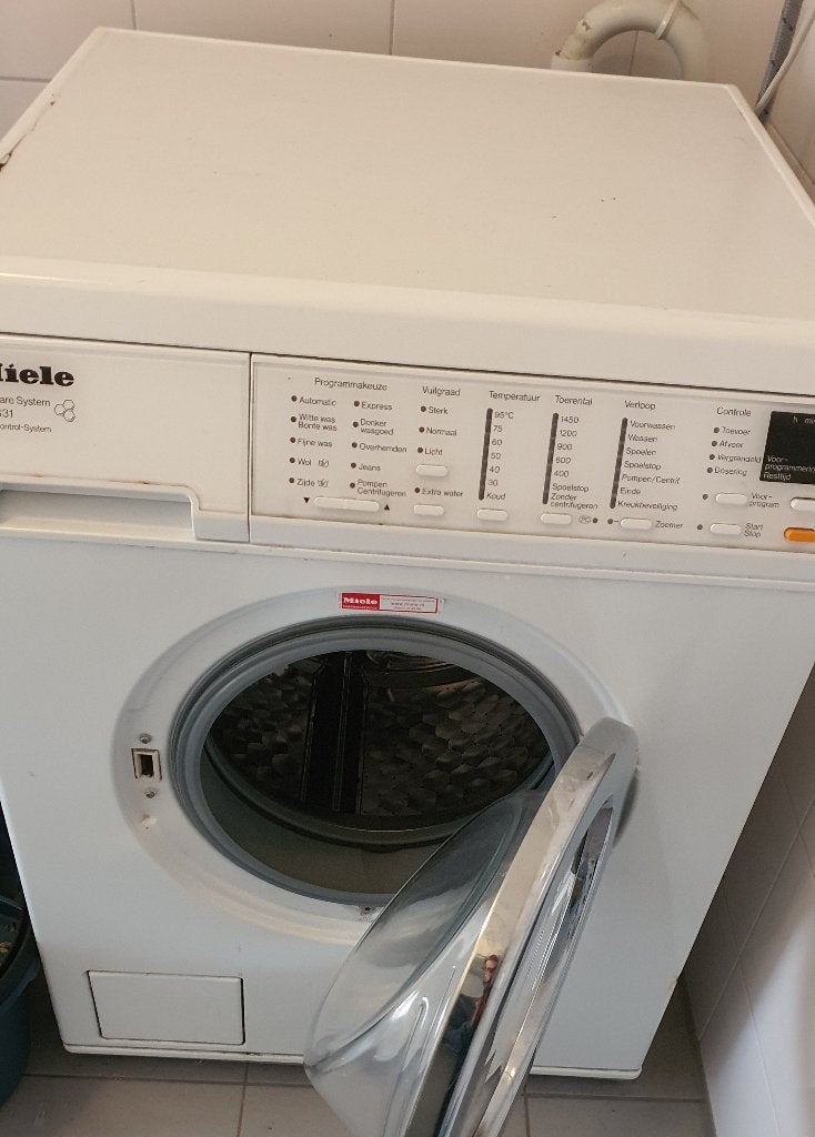 Miele W3831 Wasmachine, Ophalen, 1200 tot 1600 toeren, Zo goed als nieuw, Voorlader