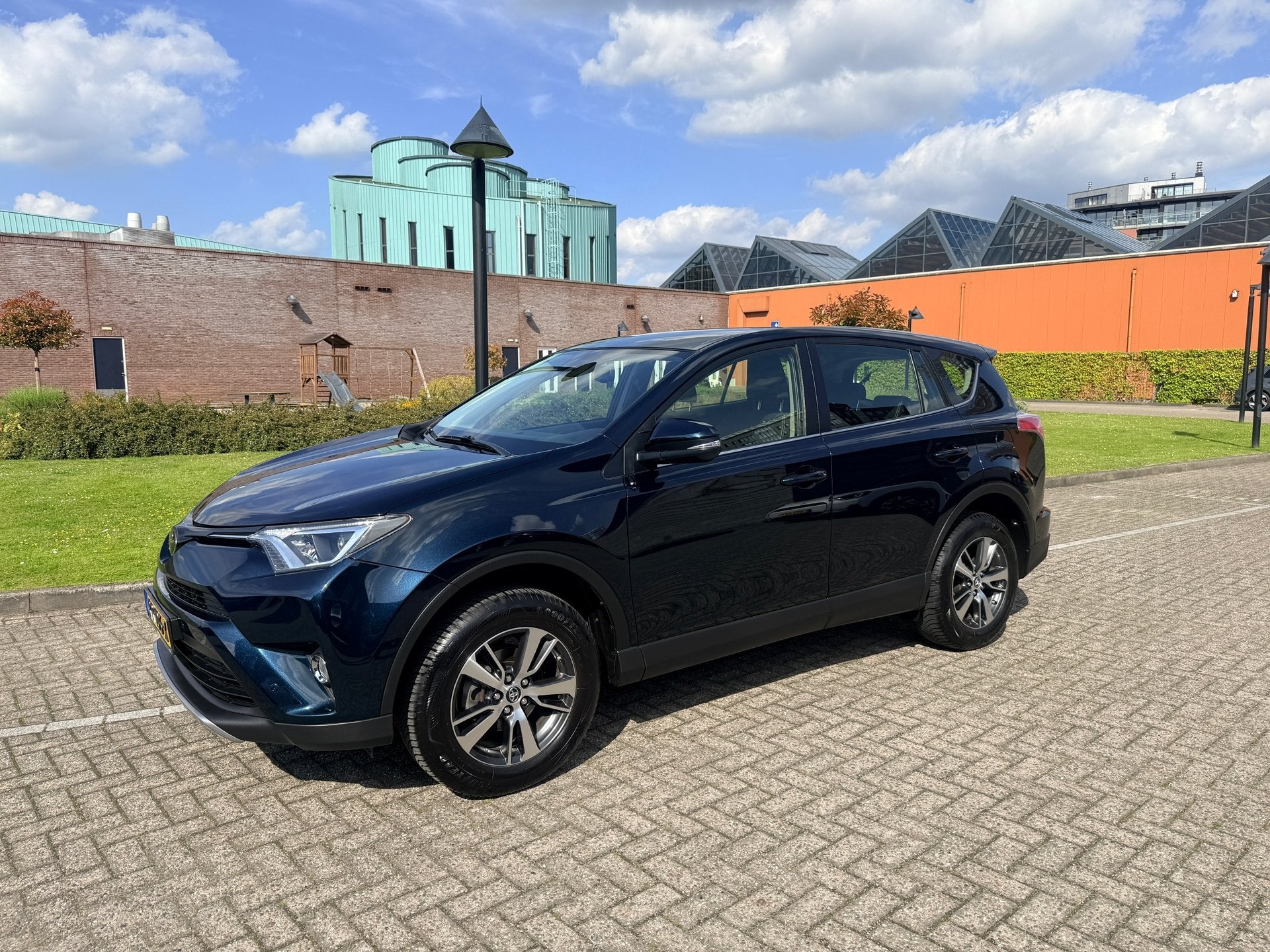 Toyota RAV4 2.0 VVT-i AWD Dynamic 4X4 Dealer onderhouden, Auto's, Toyota, Gebruikt, 4 cilinders, 2000 kg, 1465 kg