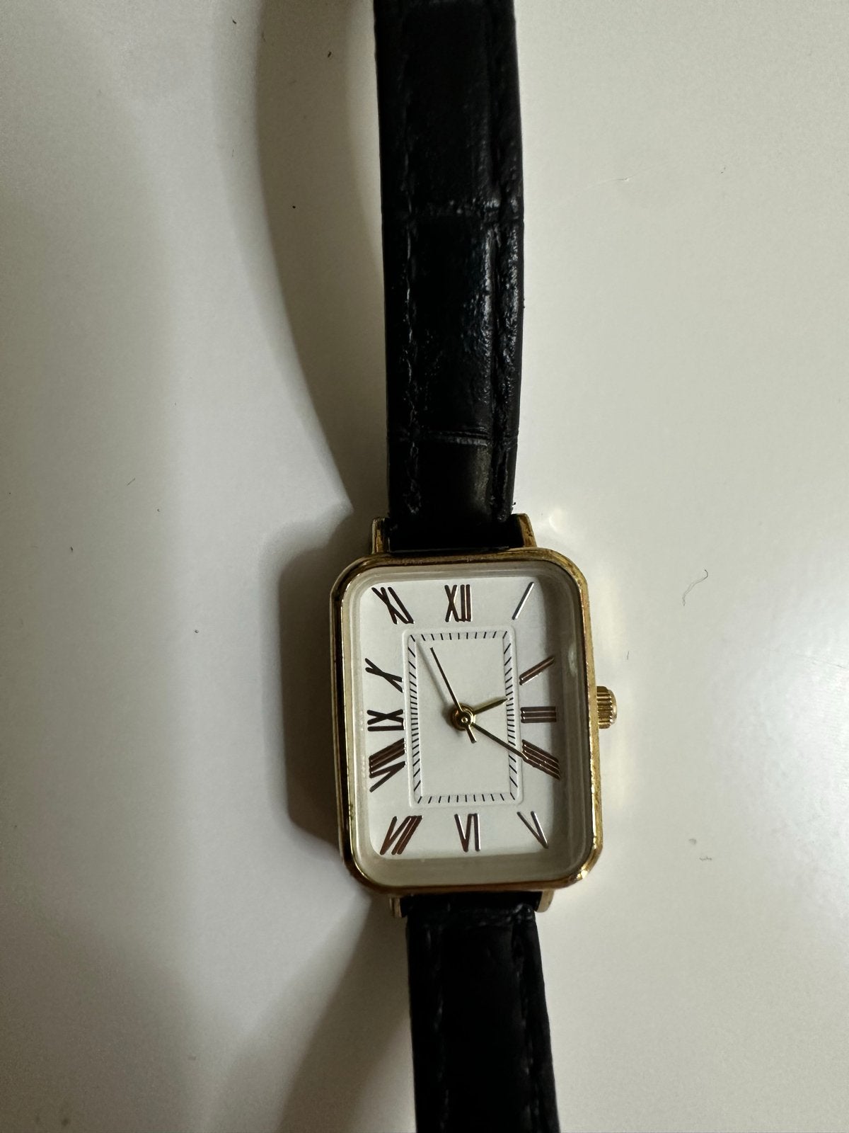 Stijlvol rechthoekig herenhorloge met leren bandje, Overige merken, Overige materialen, Polshorloge, Ophalen of Verzenden