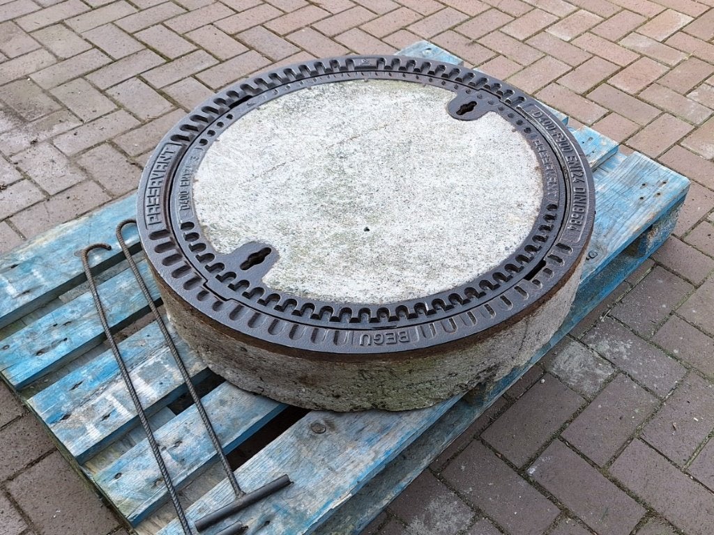 putdeksel rioleringsput schachtring putkop IBA straatput 40t, Ophalen, Zo goed als nieuw