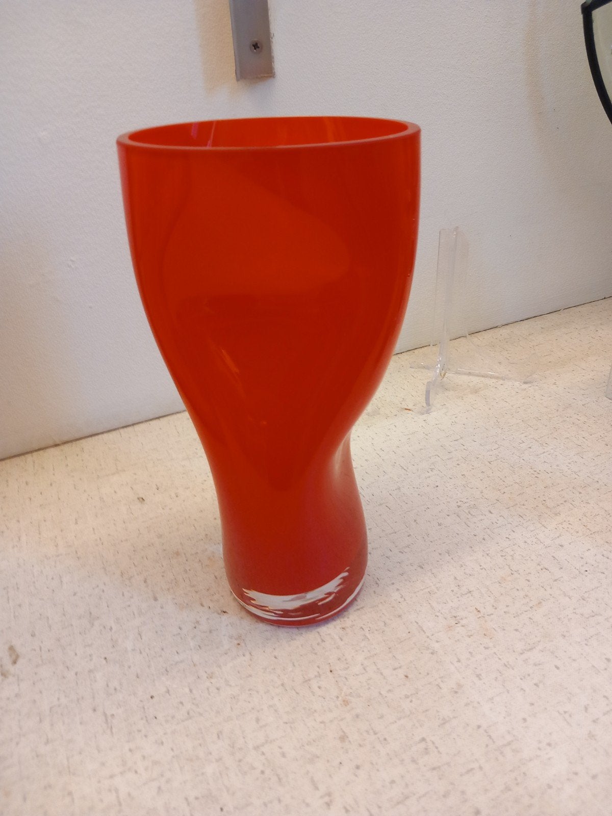 Nieuwe mondgeblazen rode design vaas van glas, Ophalen of Verzenden