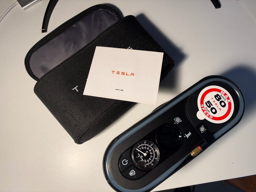 Originele Tesla bandenreparatieset / compressor 12V, Ophalen of Verzenden, Nieuw
