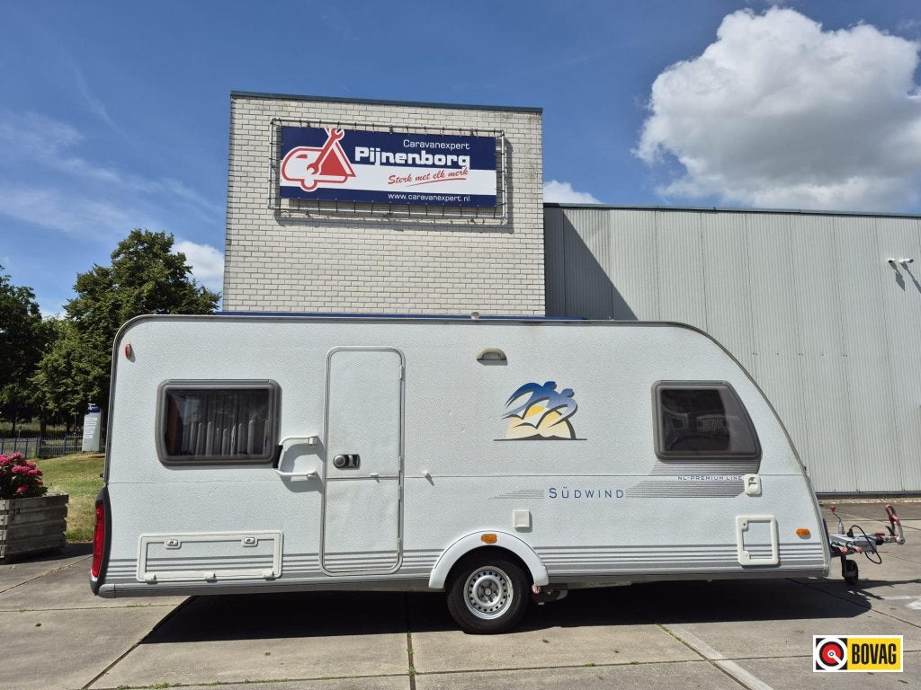 Knaus Sudwind Premium Line 450 FU, Caravans en Kamperen, Caravans, Rondzit, Bedrijf, Overige typen, Tot en met 4