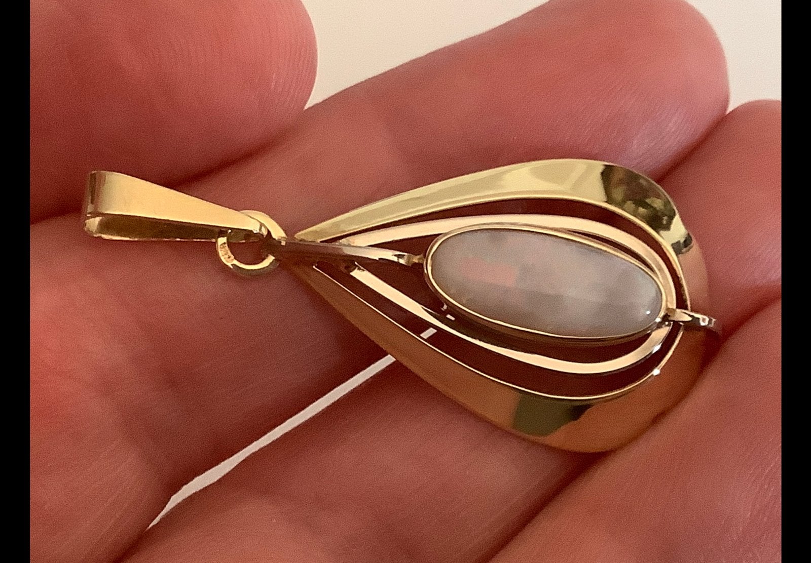 Bijzonder vintage gouden Kettinghanger Australische Opaal 14, Overige voorstellingen, Verzenden, Zo goed als nieuw, Met edelsteen
