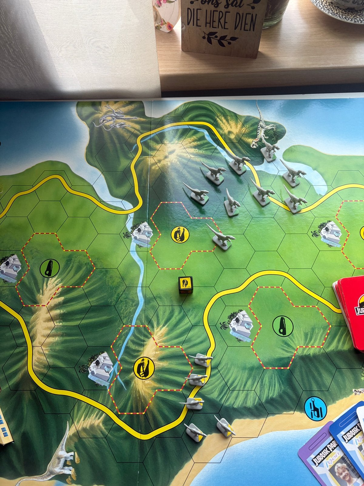 Jurassic park spel te koop, Hobby en Vrije tijd, Gezelschapsspellen | Bordspellen, Verzenden, Gebruikt