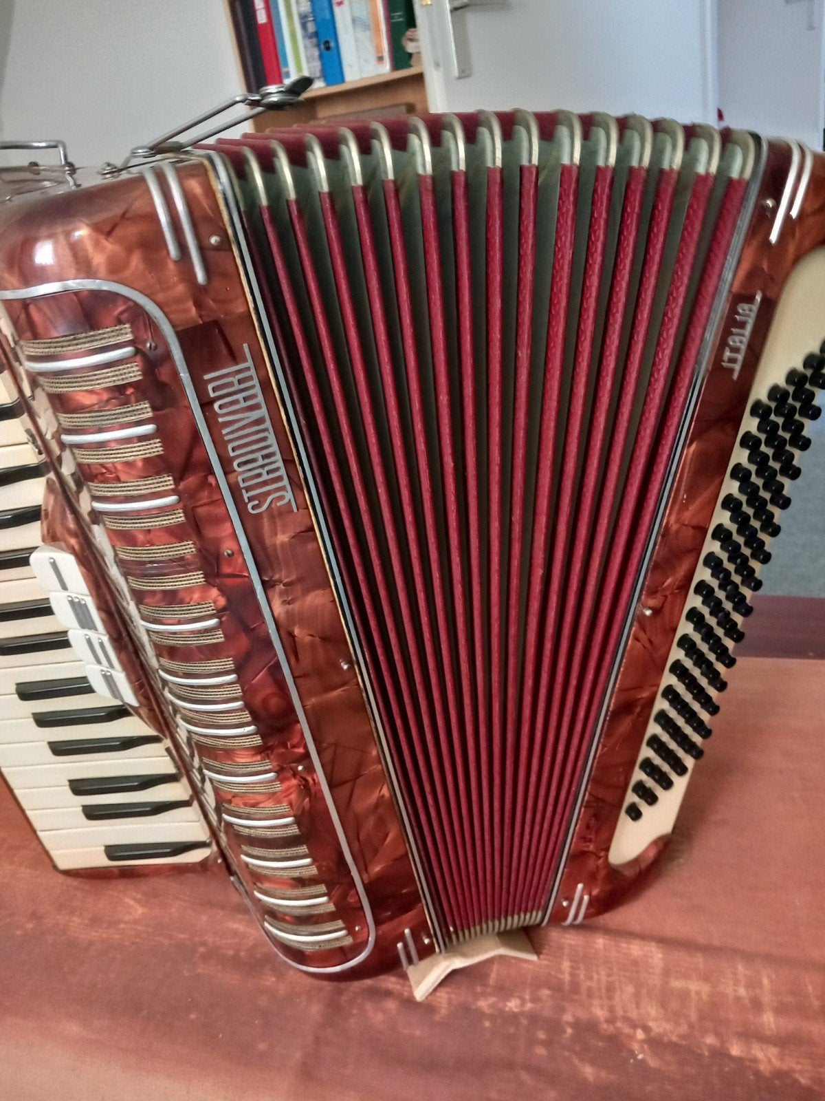 80bs Stradivarie accordeon€135, Overige merken, Gebruikt, Met riemen, 80-bas