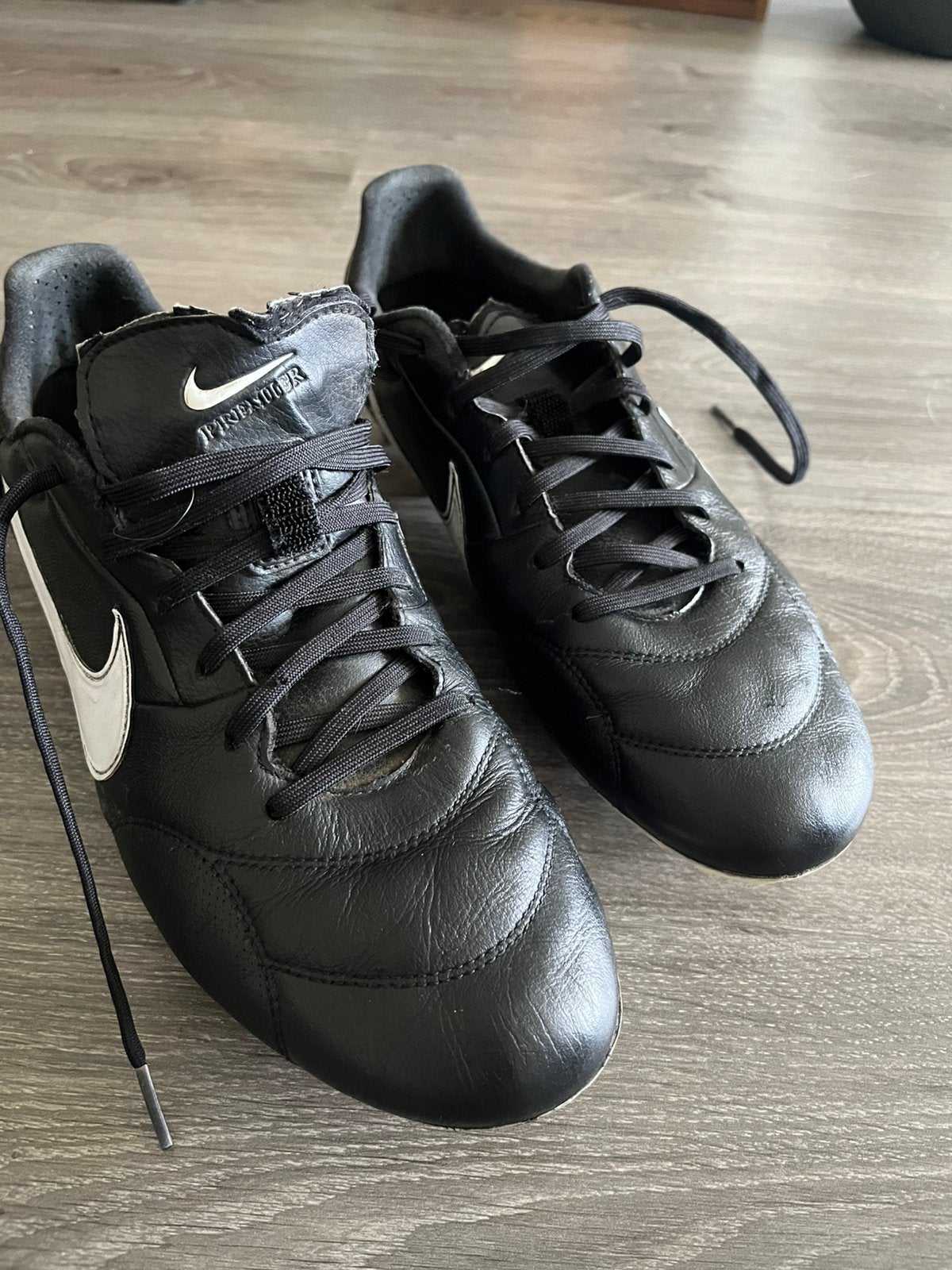 Nike voetbalschoenen maat 44 met toebehoren, Ophalen, Schoenen, Maat L, Zo goed als nieuw