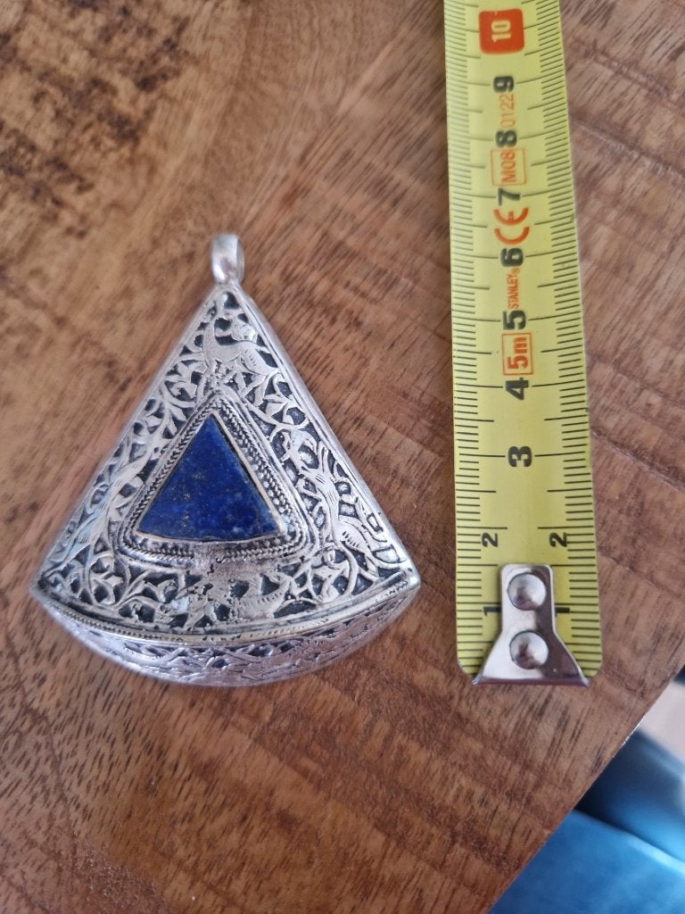 Tibetaans zilveren hanger met Lapis Lazuli driekhoek, Ophalen of Verzenden, Zilver, Hanger, Met edelsteen
