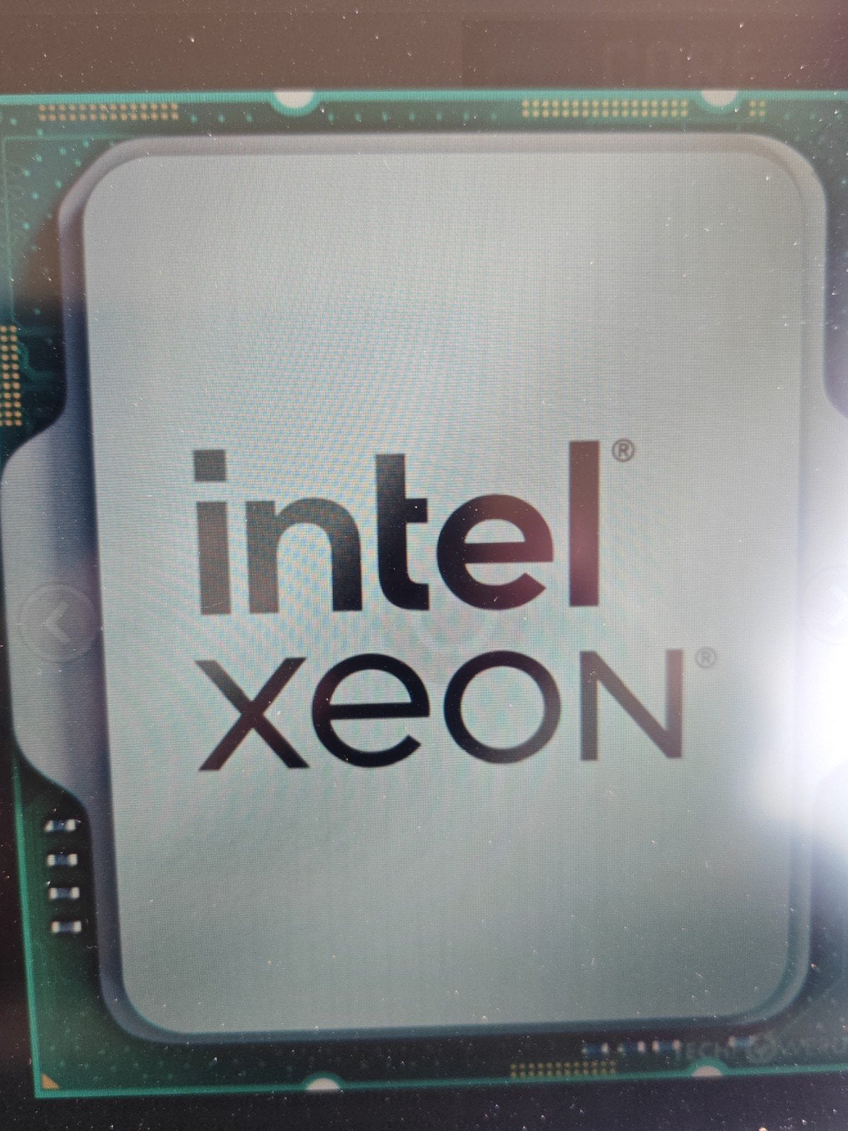 Intel Xeon-2468 Processor - 8 cores 16 threads 1700 server, Computers en Software, Processors, Ophalen of Verzenden, Gebruikt