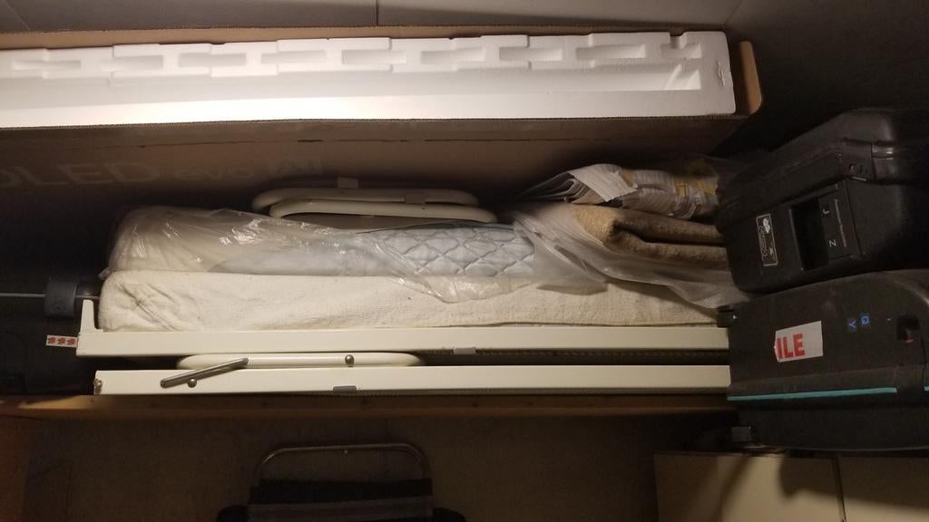 Wit onderschuifbed 80x190 Incl matras (spiraal). Als nieuw, Huis en Inrichting, Slaapkamer | Matrassen en Bedbodems, Ophalen, Tweepersoons
