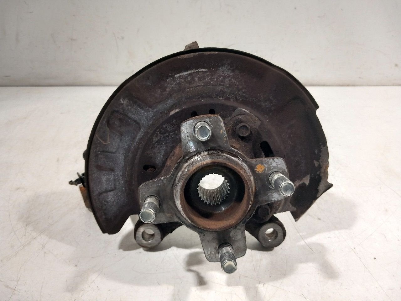 Wielnaaf links voor Suzuki Ignis, Onderdelen@venauto.nl, Van der Ven Autorecycling B.V., Gebruikt, Ettenseweg 76, 4706 PB Roosendaal, The Netherlands