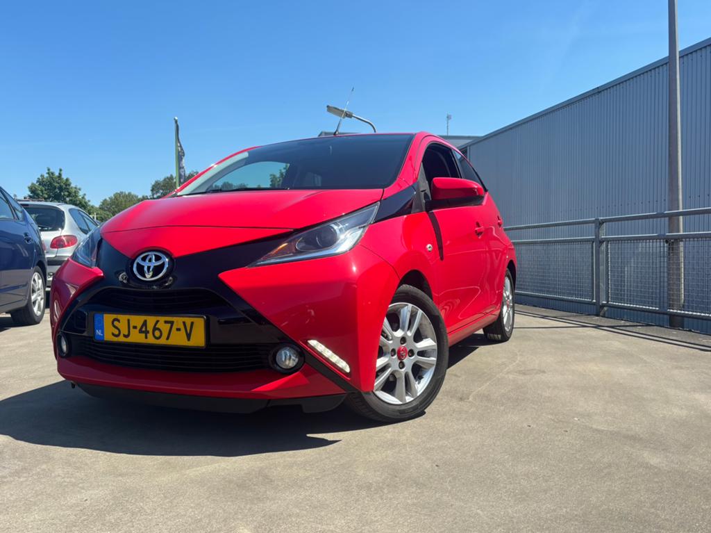 Toyota Aygo 1.0 Vvt-i | ParkeerCamera | LM Velgen | APK 2027, Voorwielaandrijving, Euro 5, Zwart, 0 kg