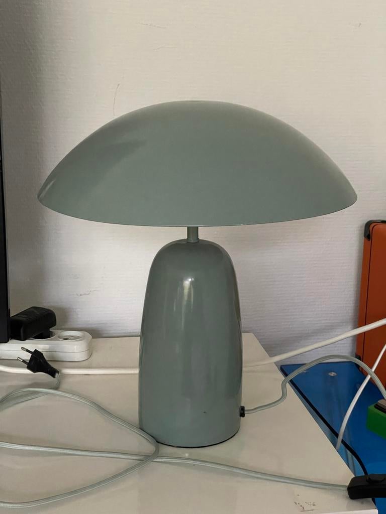 Groene metaal tafellamp van H&M Home, Huis en Inrichting, Lampen | Tafellampen, Ophalen, Zo goed als nieuw, Metaal, Minder dan 50 cm