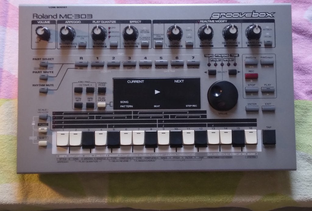 Roland MC-303 groovebox/drumcomputer, Ophalen, Gebruikt, Roland