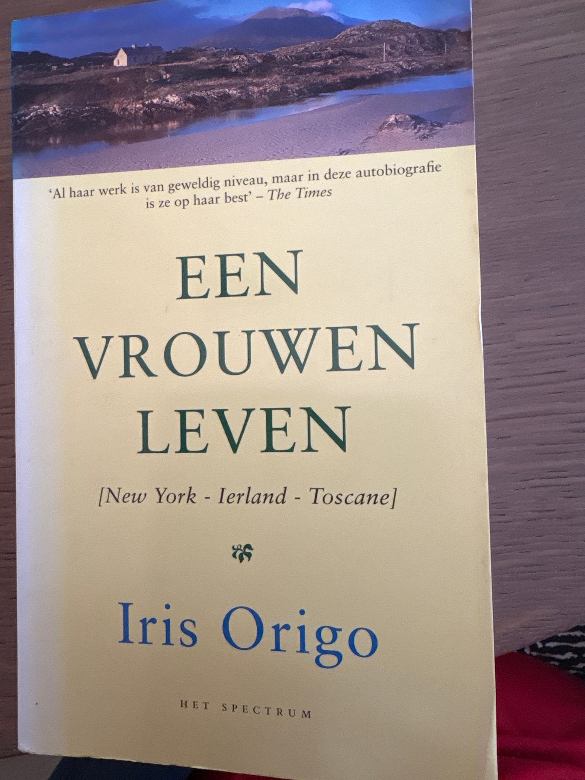 Een Vrouwenleven - Iris Origo (Autobiografie), Ophalen of Verzenden, Gelezen, Overige