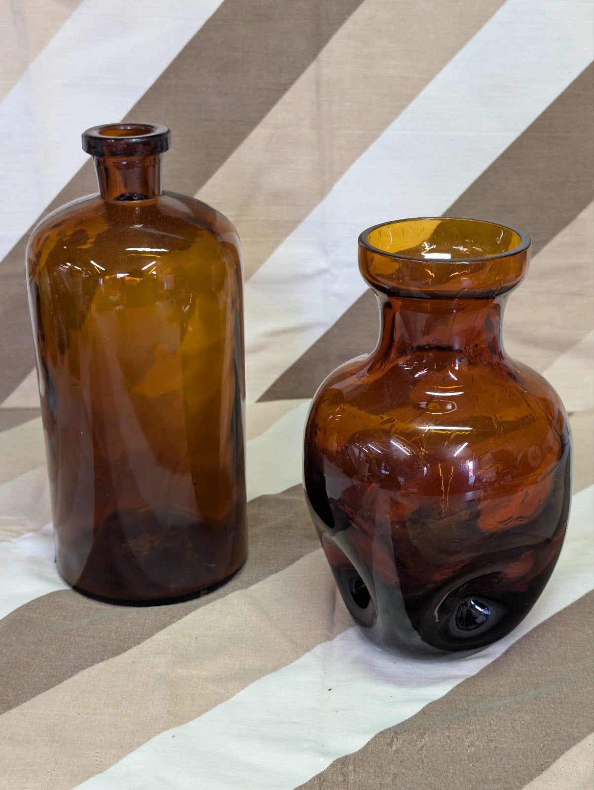 Leuke set van 2 amberkleurige glazen vazen/flessen, Ophalen of Verzenden