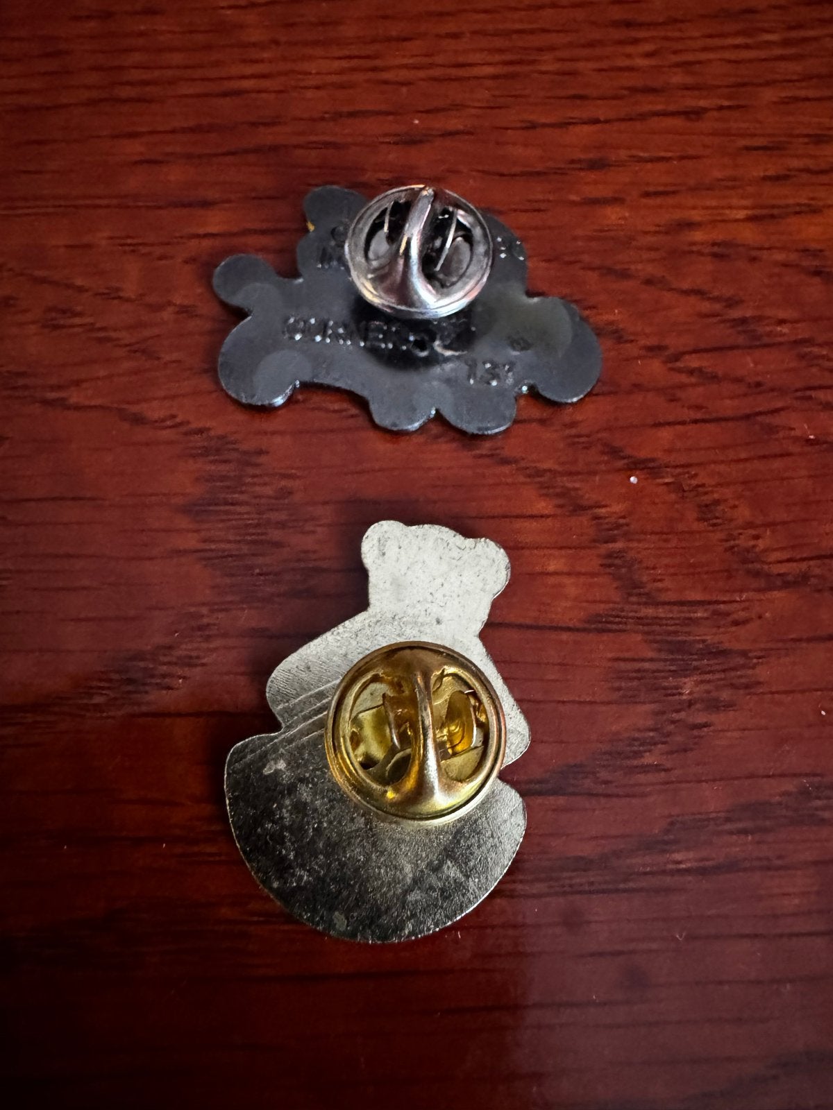 Vintage Pins: Smurf (1990) & Teddybeer (1980), Ophalen of Verzenden, Zo goed als nieuw, Figuurtje, Speldje of Pin