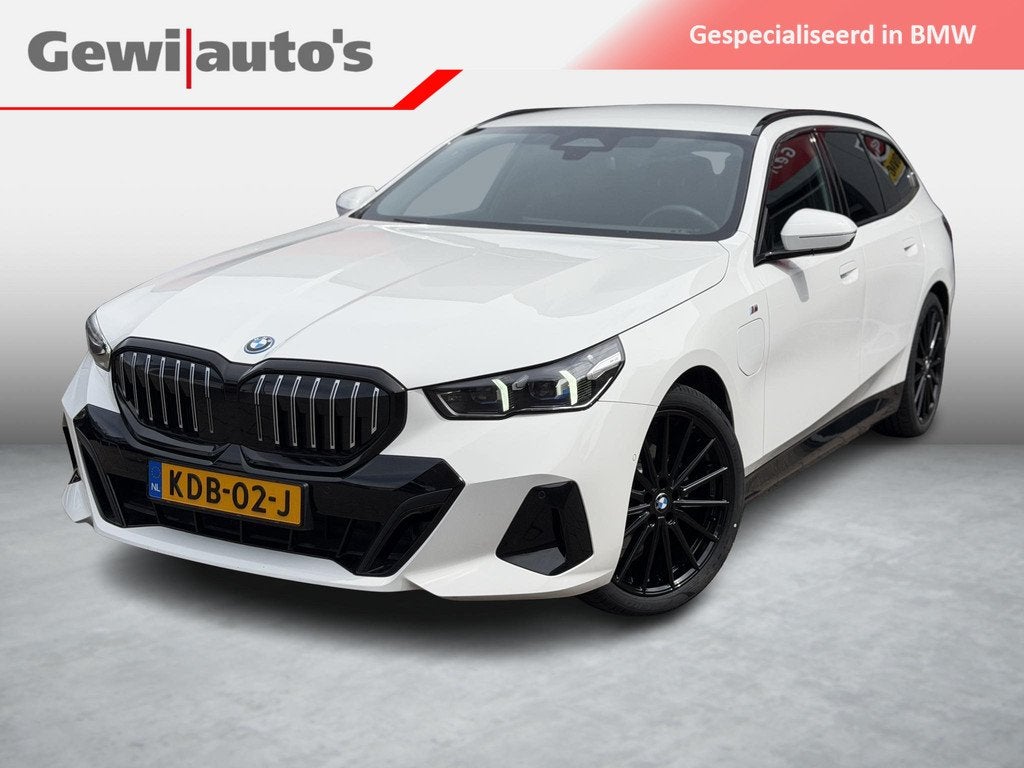 BMW 5-serie Touring 530e xDrive M-Sport, Automaat, Gebruikt, 4 cilinders, 2000 kg