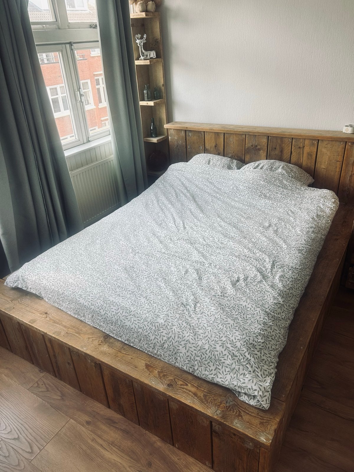 Gratis bed (140 cm) en tv-kast van steigerhout, Ophalen, Gebruikt, Steigerhout, Tweepersoons