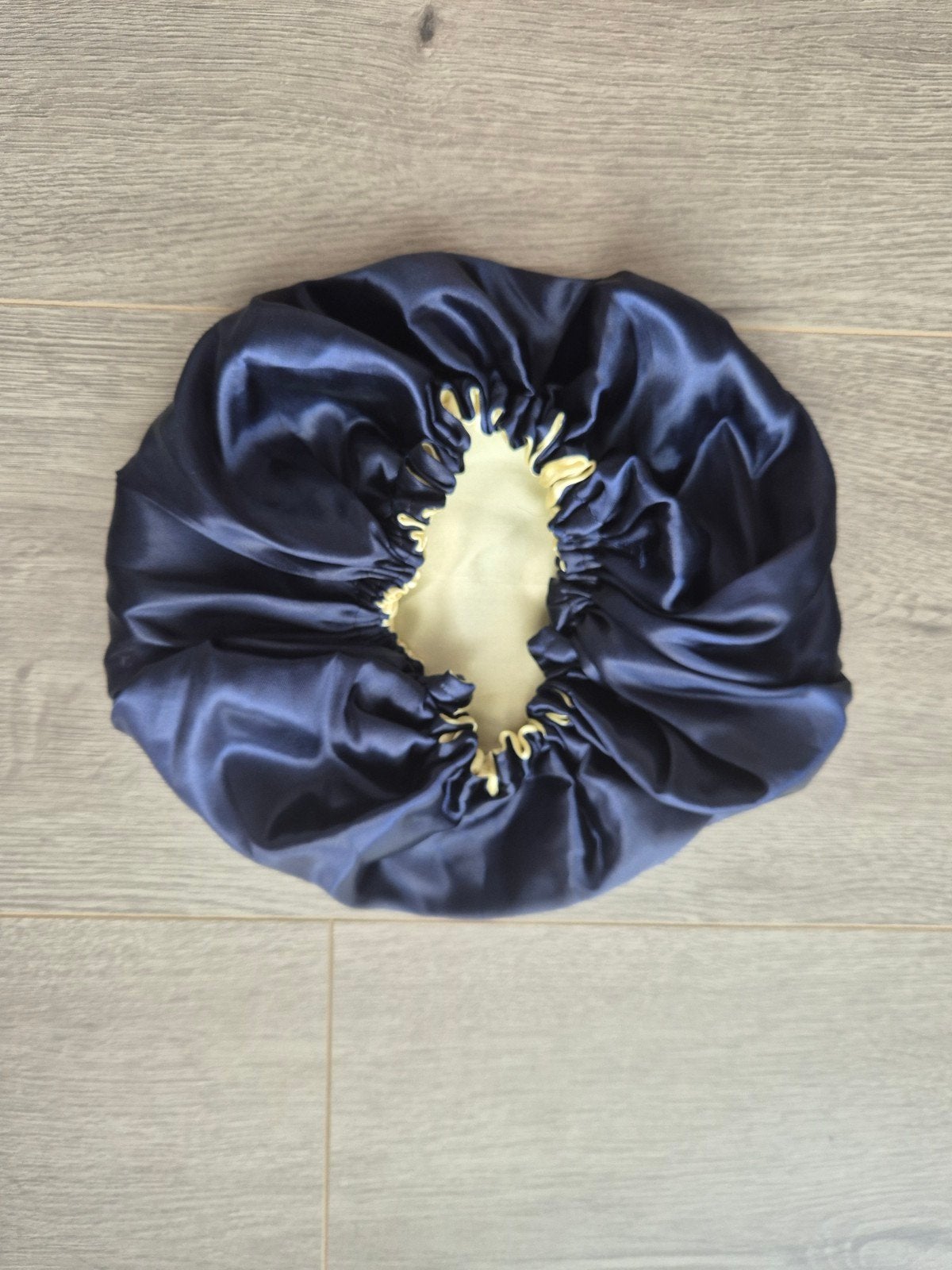 Satijnen Bonnet / Haarcap Dubbelzijdig - Donkerblauw & Goud, Ophalen of Verzenden, Nieuw, Overige typen