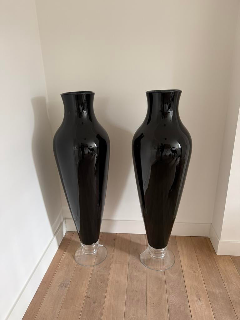 2 grote vazen, Ophalen, Gebruikt, Zwart, Glas