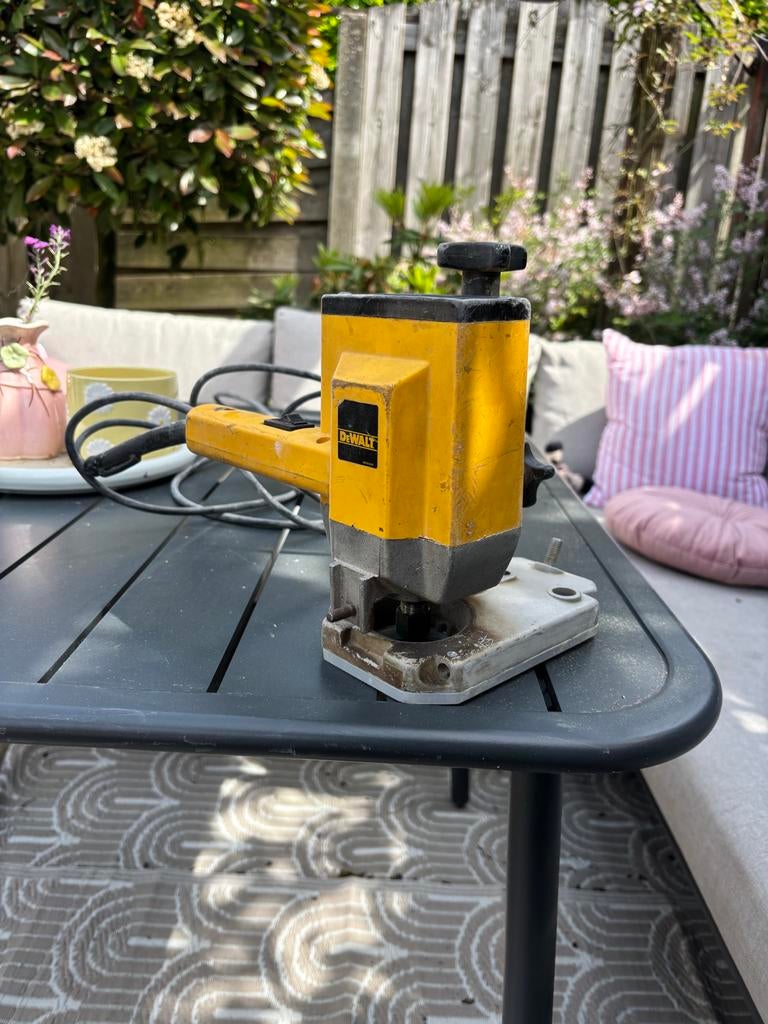 DeWalt DW609 Kantenfrees - Goede staat, niet compleet, Ophalen of Verzenden, Zo goed als nieuw, Elektrisch, Kantenfrees
