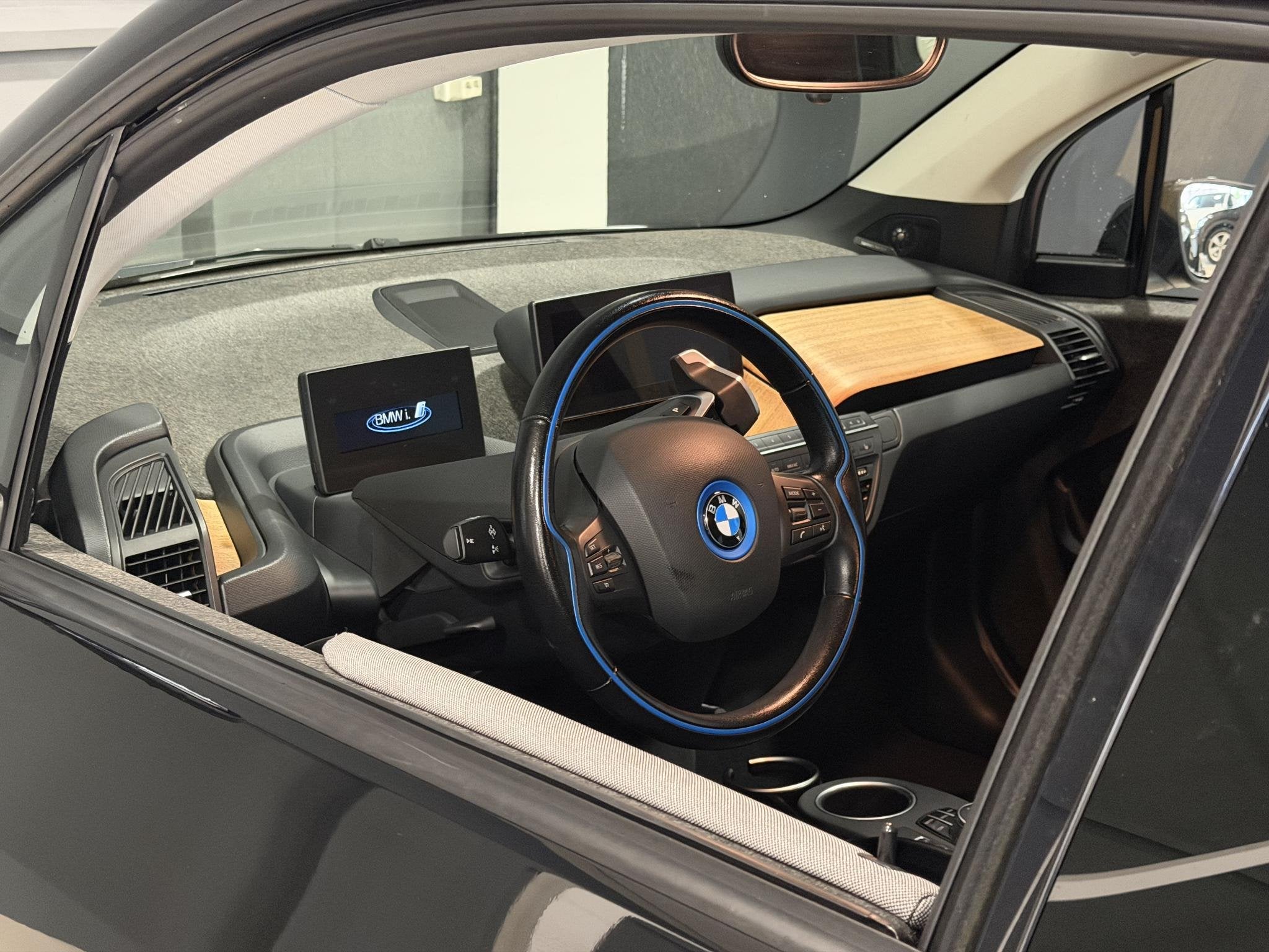 BMW i3 Dark Shadow Edition 120Ah 42 kWh | SOH 95% |, Auto's, Automaat, 4 stoelen, 258 min, Zwart
