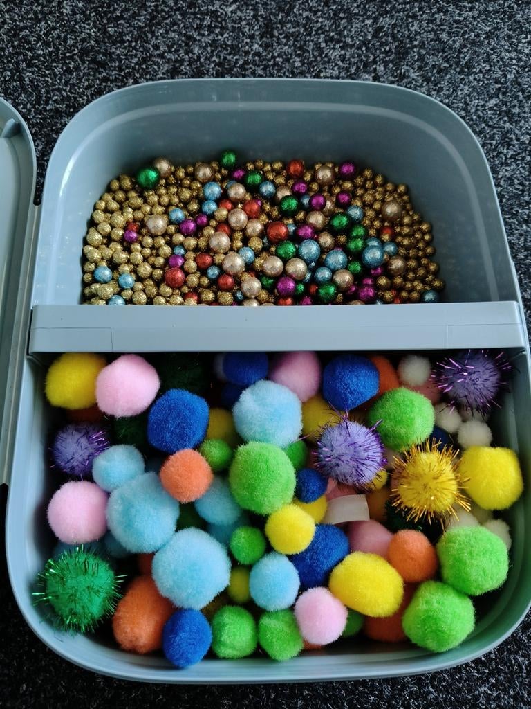 Curver lunchbox vol pompoms & glitterballen, Ophalen of Verzenden, Nieuw