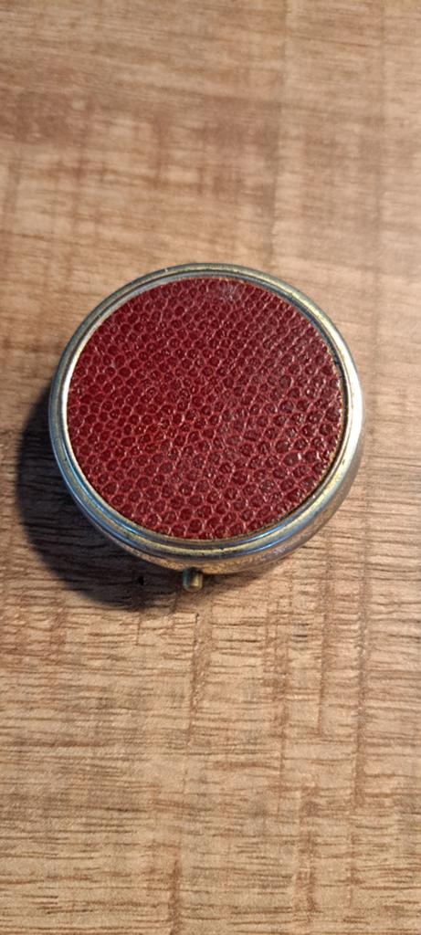 Vintage pillendoosje met rood leer, Antiek en Kunst, Ophalen of Verzenden