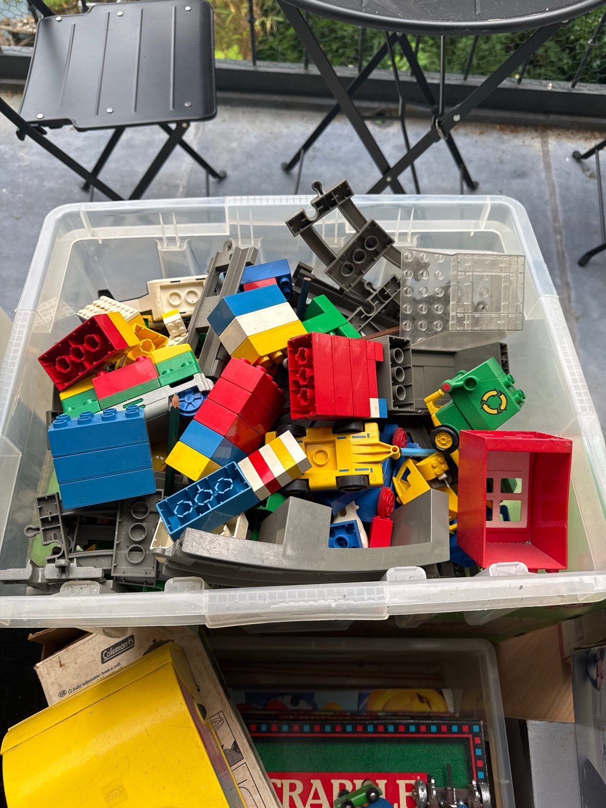 Grote doos vol Duplo rails en blokken, Kinderen en Baby's, Speelgoed | Duplo en Lego, Ophalen, Gebruikt, Duplo, Losse stenen