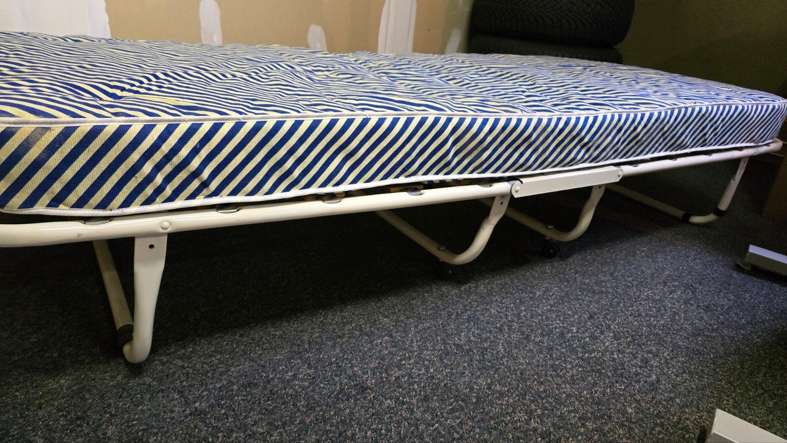 Handig opklapbaar logeerbed met matras, Huis en Inrichting, Slaapkamer | Bedden, Ophalen, Gebruikt, Eenpersoons, Wit