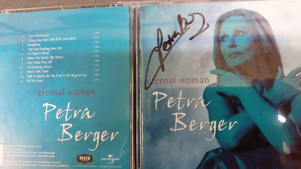 Petra Berger CD + 2 x handtekening Gesigneerd Eternal Woman, Ophalen of Verzenden, Zo goed als nieuw, Pop, Gesigneerd