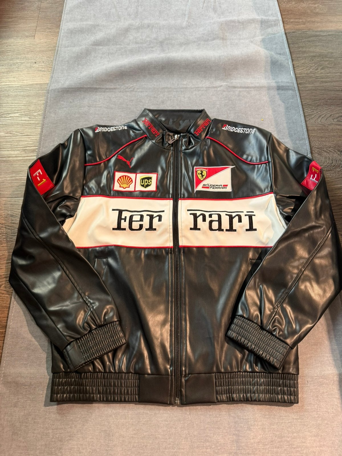 Ferrari Racing Jas (Maat L) Leder Look zwart, Kleding | Heren, Ophalen of Verzenden, Zo goed als nieuw, Maat 52/54 (L), Zwart