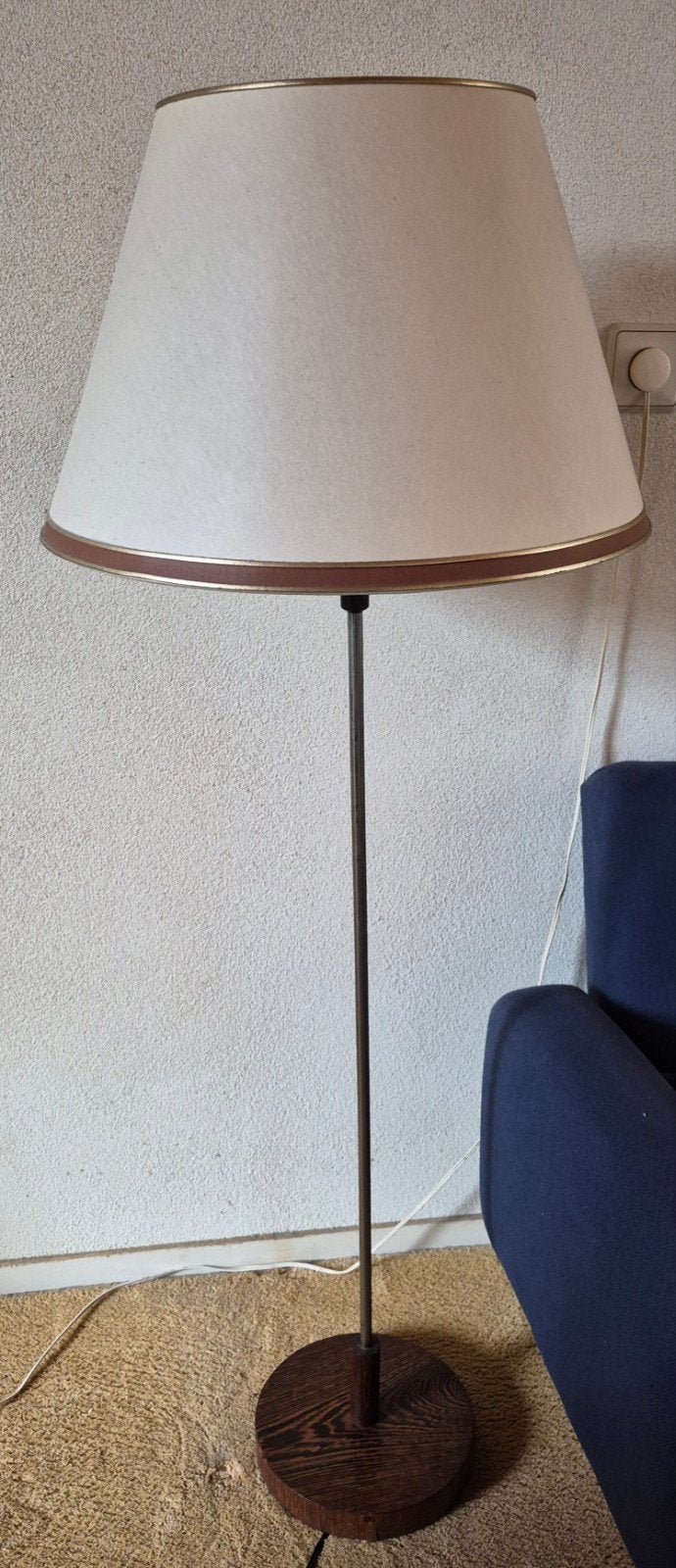 Retro staande lamp, houten voet, metalen poot en stoffen kap, Ophalen, Gebruikt, E27 (groot), Hout
