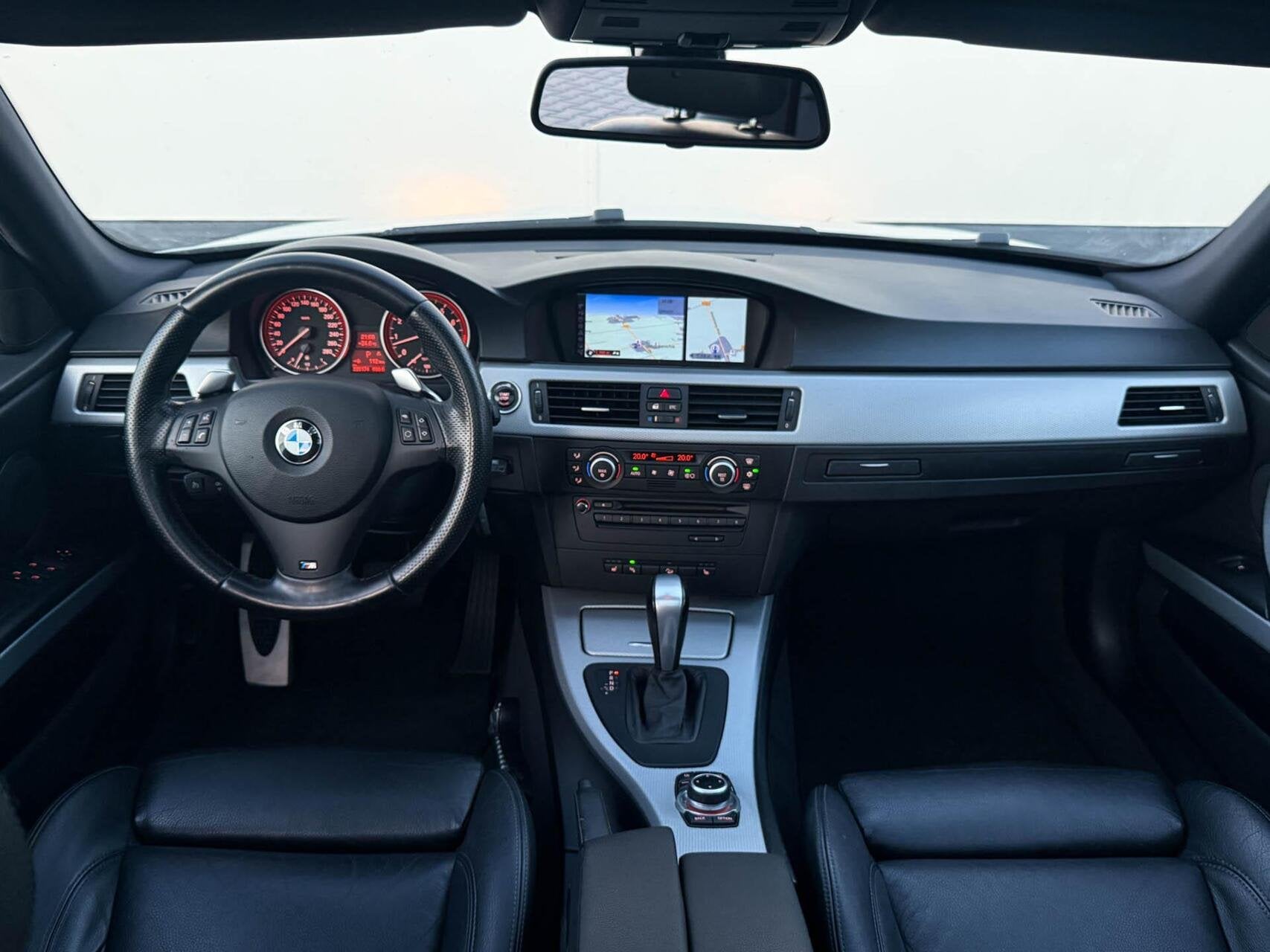 BMW 3-serie Touring 335i 306pk xDrive M-Sport | Leder | Pano, Zwart, Wit, Vierwielaandrijving, 1705 kg