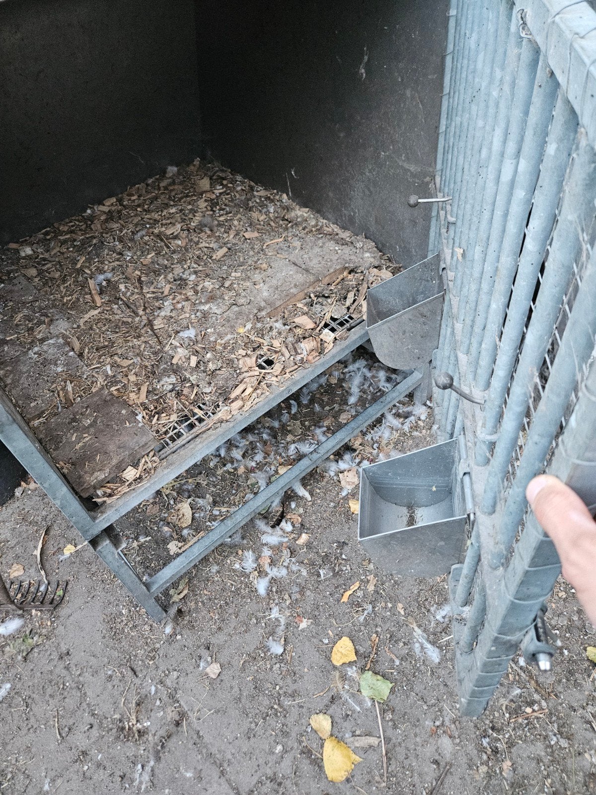 2 gebruikte RVS vosbestendige dierenhokken te koop