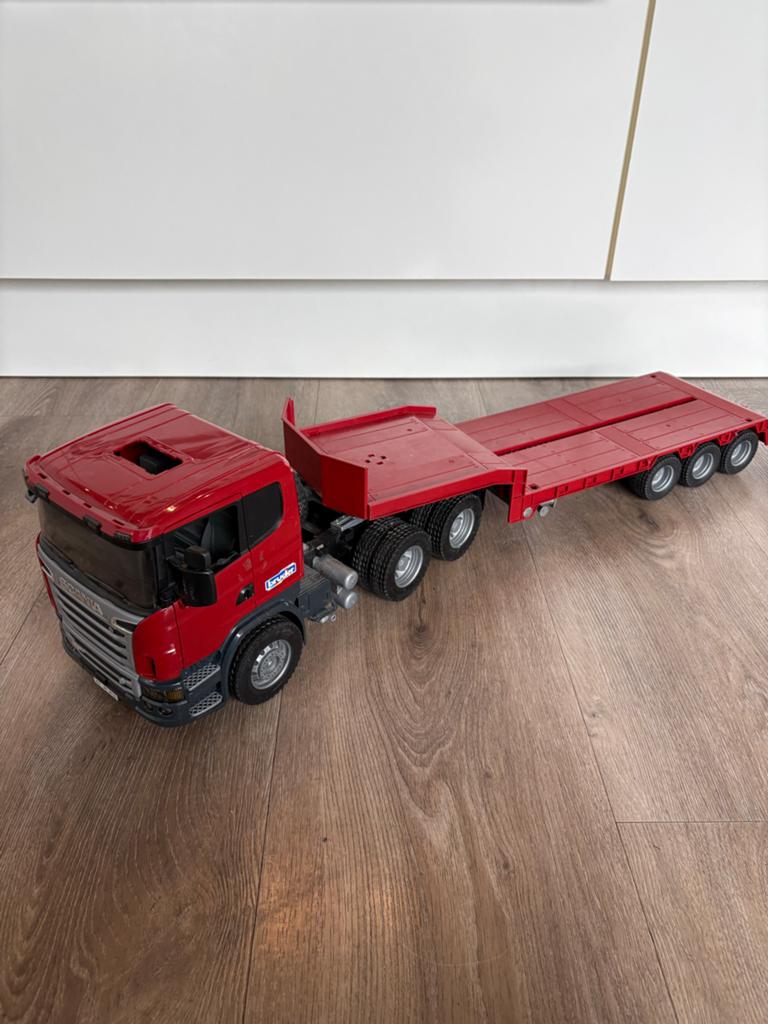Bruder Scania R-serie vrachtwagen met dieplader, Kinderen en Baby's, Speelgoed | Speelgoedvoertuigen, Ophalen of Verzenden, Gebruikt