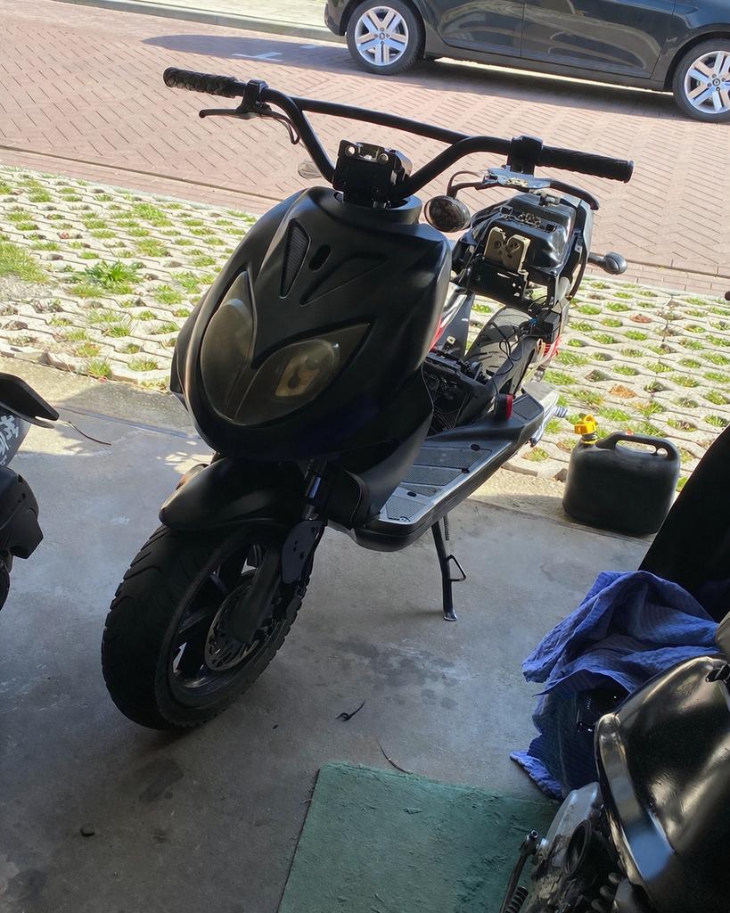 Wie weet welke carburateur er op moet voor keeway f act 50, Fietsen en Brommers, Ophalen of Verzenden, Carburateur