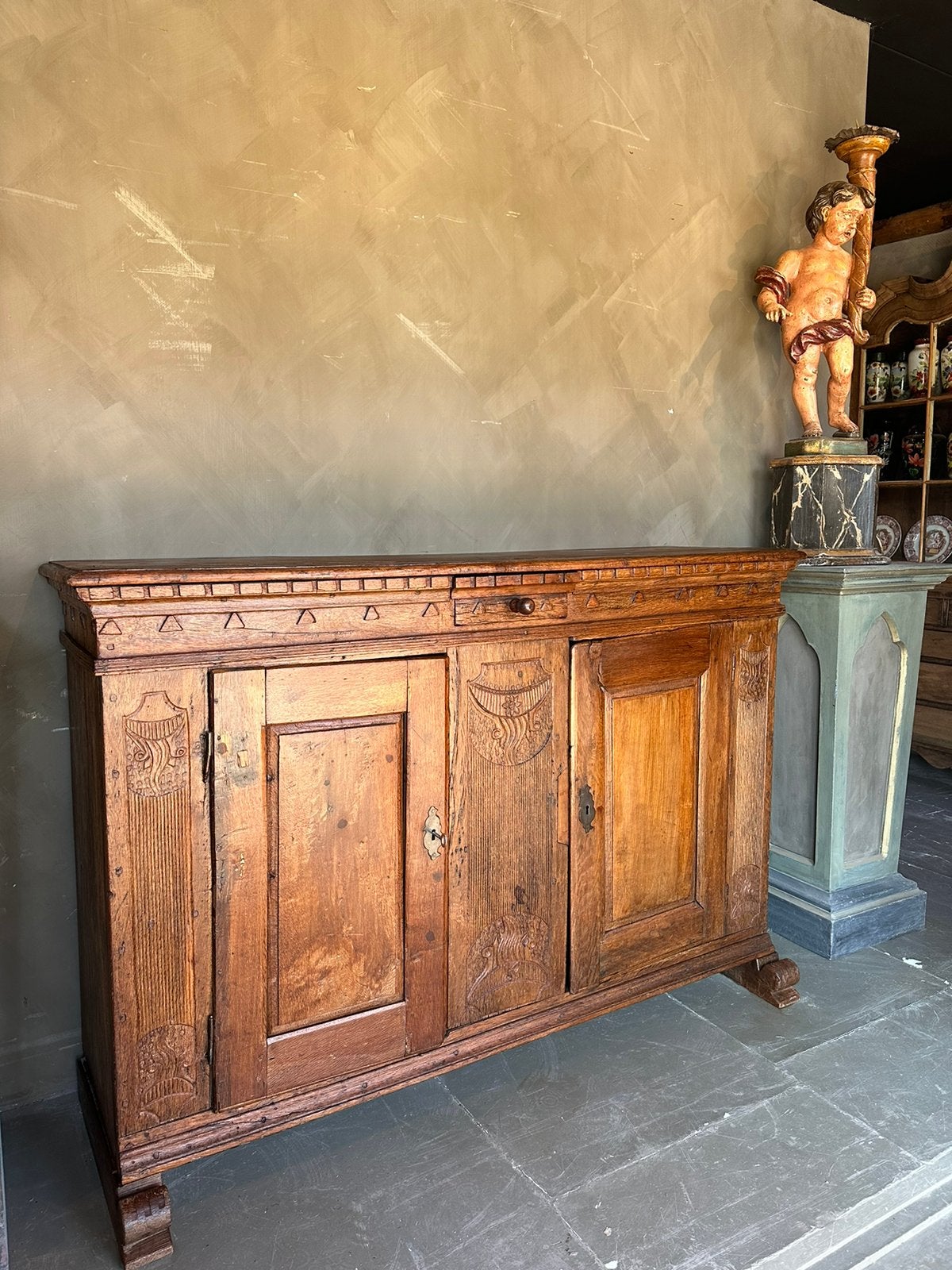 "HENDRICKX " Antieke Eiken Buffet/Proviandkast., Ophalen