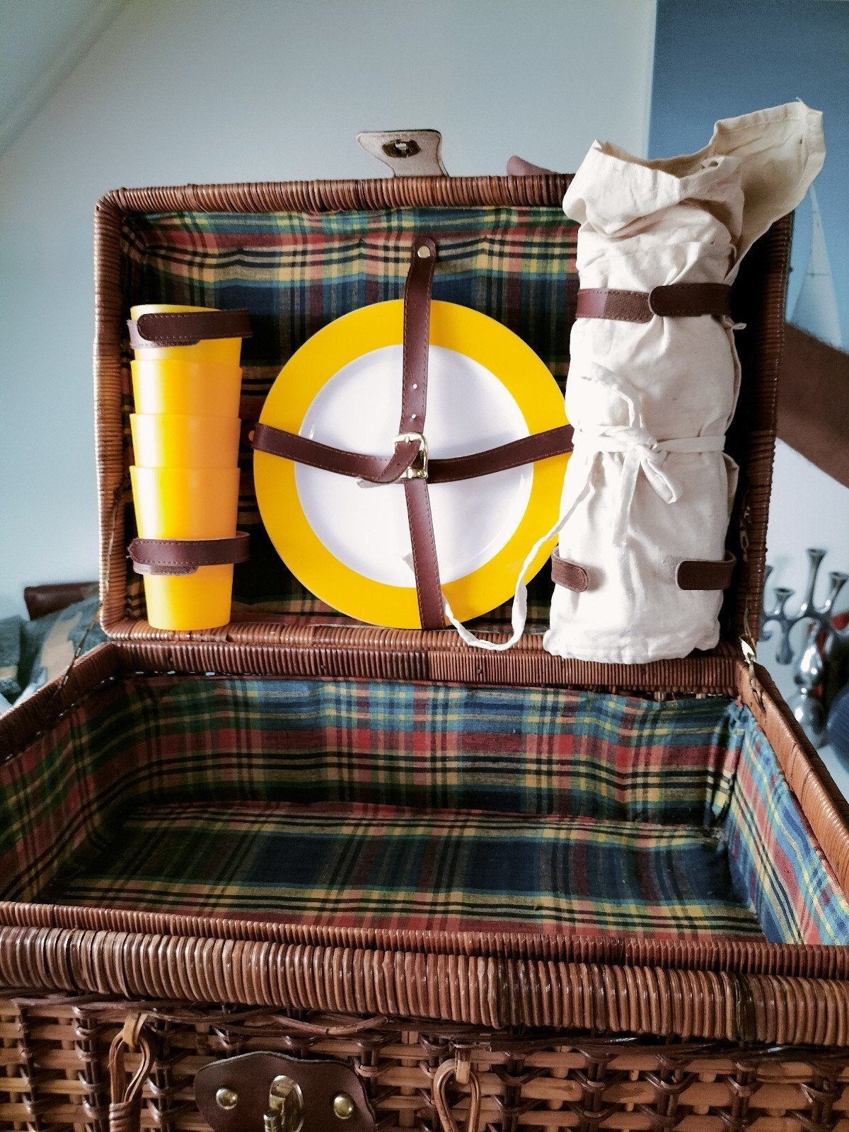 Vintage picknickmand met servies en bestek, Ophalen of Verzenden, Gebruikt