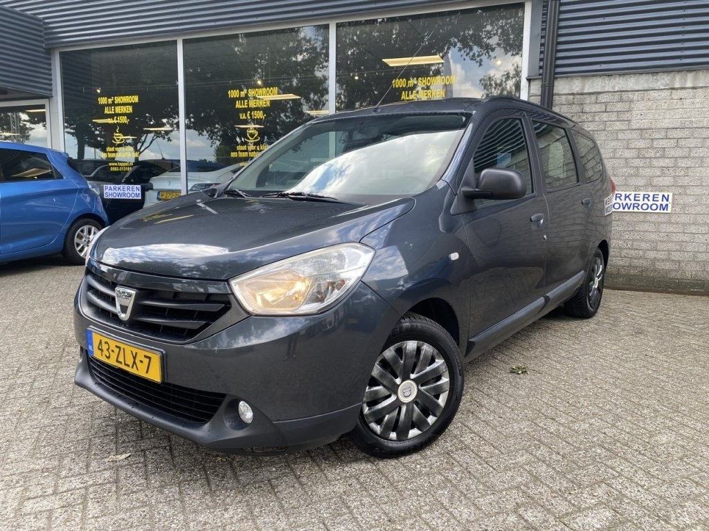 Dacia Lodgy 1.2 TCe Ambiance 5p. Airco/NAV/Trekhaak, Auto's, Voorwielaandrijving, Euro 5, Bluetooth, Gebruikt
