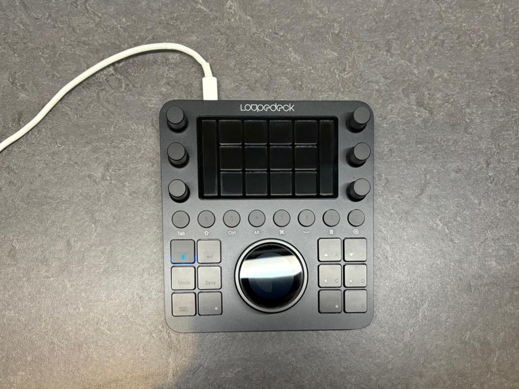 Loupedeck CT Creative Tool Console + standaard, Ophalen of Verzenden, Zo goed als nieuw