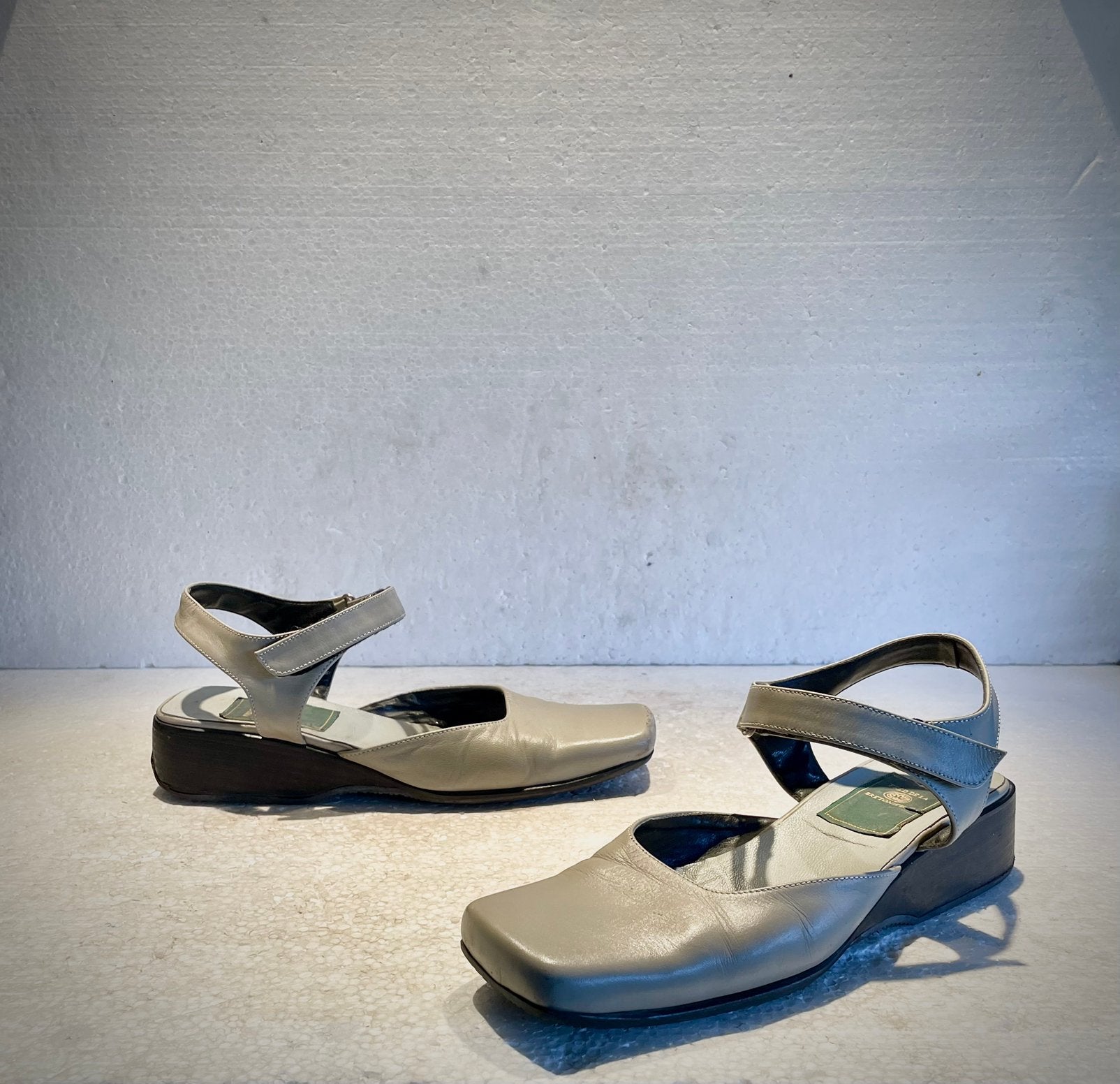 Fred de la Bretoniere design schoenen slingback grijs 38, Ophalen of Verzenden, Sandalen of Muiltjes