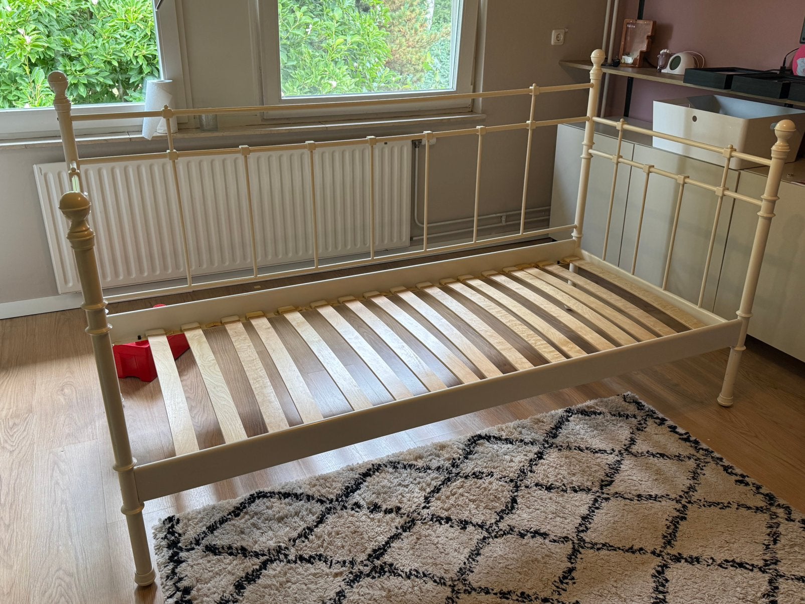 Ikea bed, Huis en Inrichting, Slaapkamer | Bedden, Ophalen, 90 cm, Eenpersoons, Wit